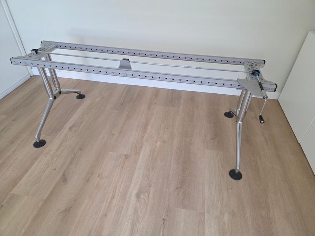 Vitra Ad Hoc Bureau onderstel - verstelbaar, 160 cm, Gebruikt, Metaal, In hoogte verstelbaar
