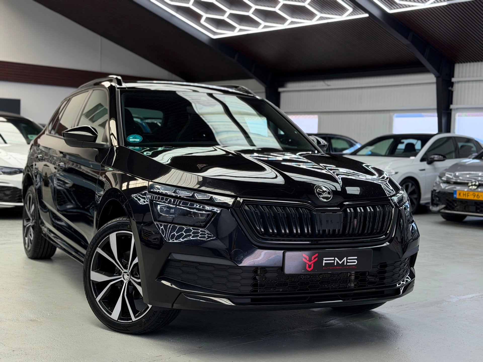 Skoda Kamiq 1.5 TSI Monte Carlo Pano CarPlay Camera, Zwart, 4 cilinders, Zwart, Bedrijf