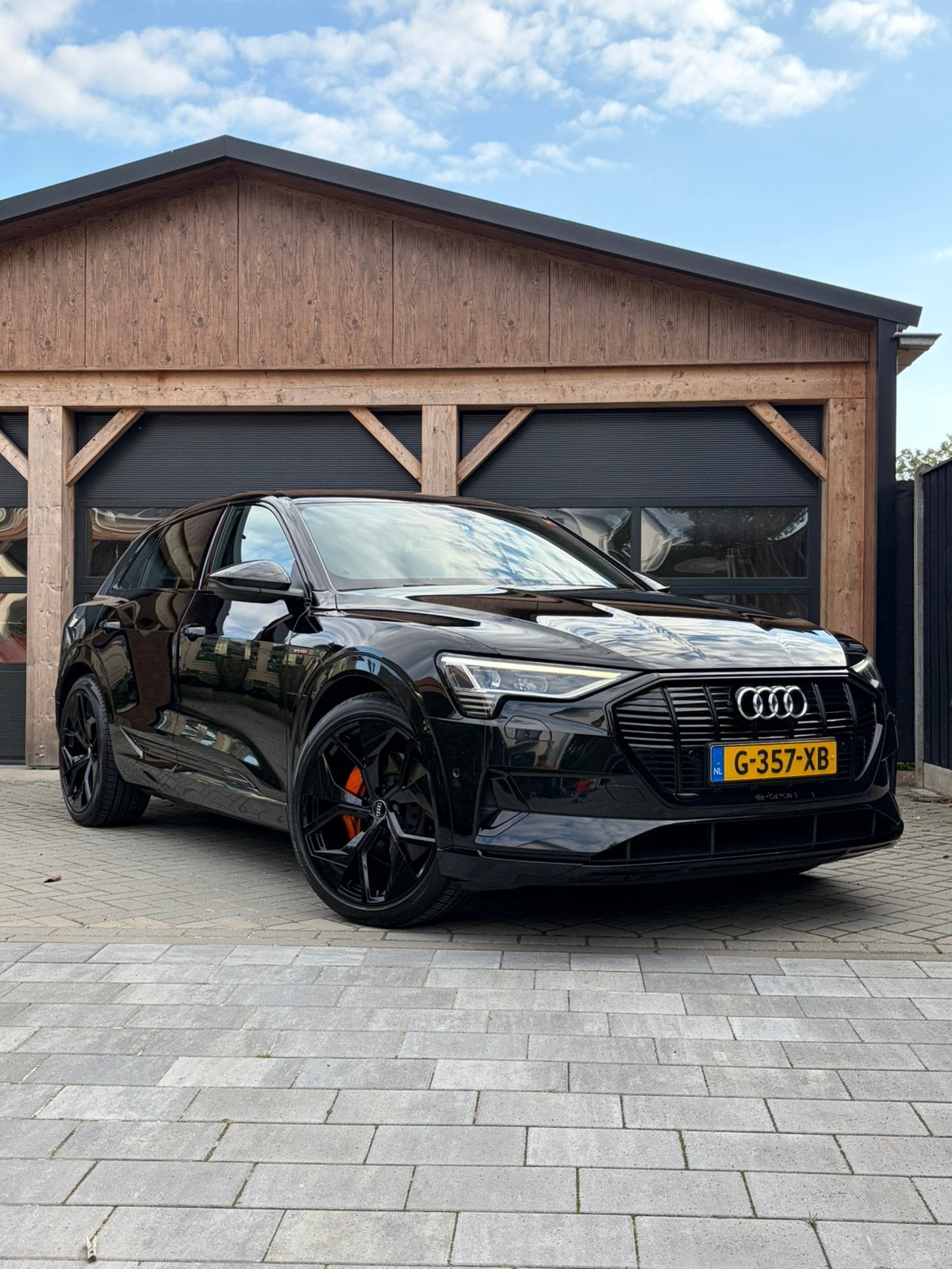 Audi e-tron 55 Quattro 408pk 2019 Zwart, Auto's, 131 €/maand, 1800 kg, Zwart, Origineel Nederlands