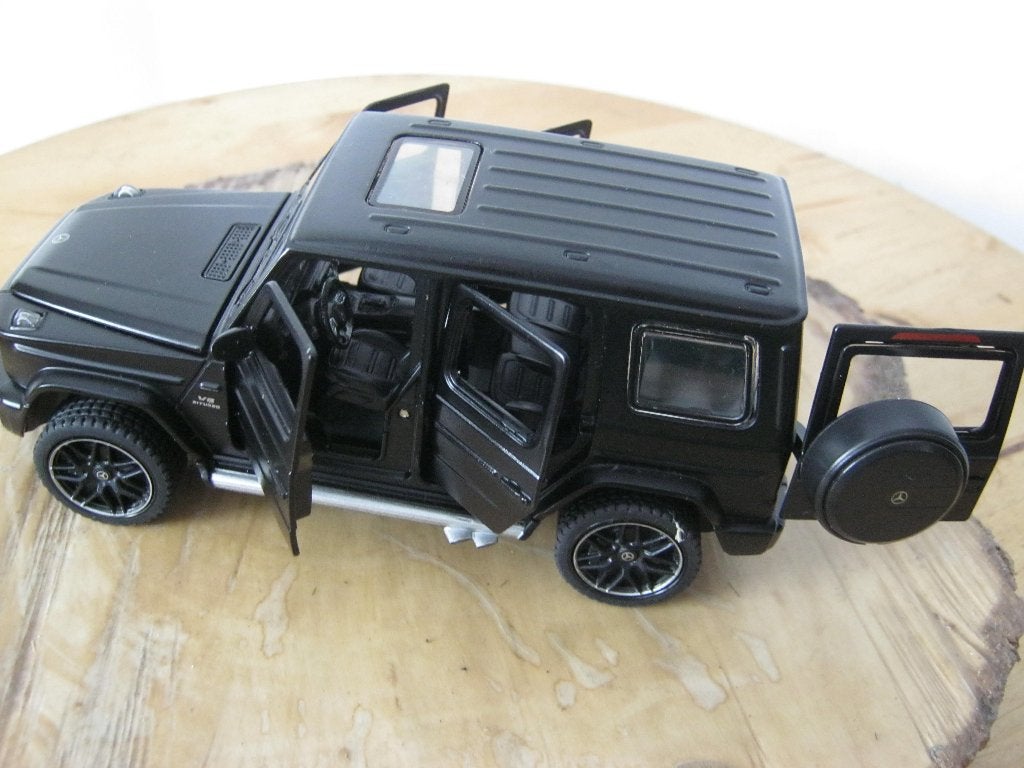 zwarte rastar mercedes AMQ G63  1:32 met geluid pull back, Hobby en Vrije tijd, Modelauto's | 1:32, Ophalen of Verzenden, Zo goed als nieuw