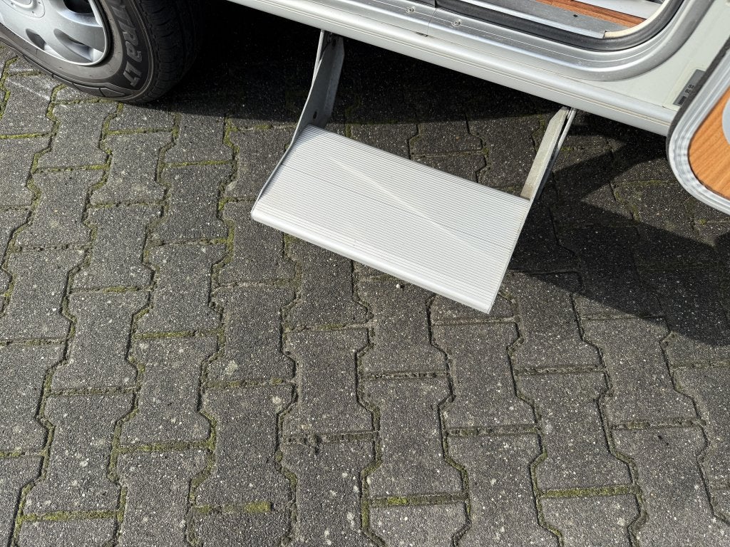 Eriba Touring Triton 430 GT Bed/Zit WC Zit 780KG Tent+Luifel, Dwarsbed, Bedrijf, Treinzit, 4 tot 5 meter