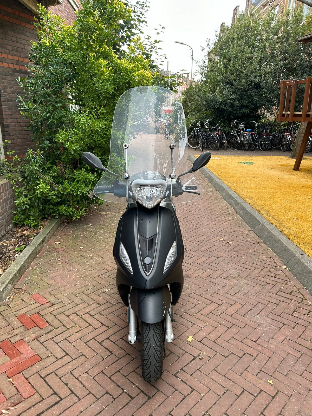 Piaggo Fly 2016, Fietsen en Brommers, Snorfietsen en Snorscooters, Ophalen, Piaggio, Zo goed als nieuw, Benzine