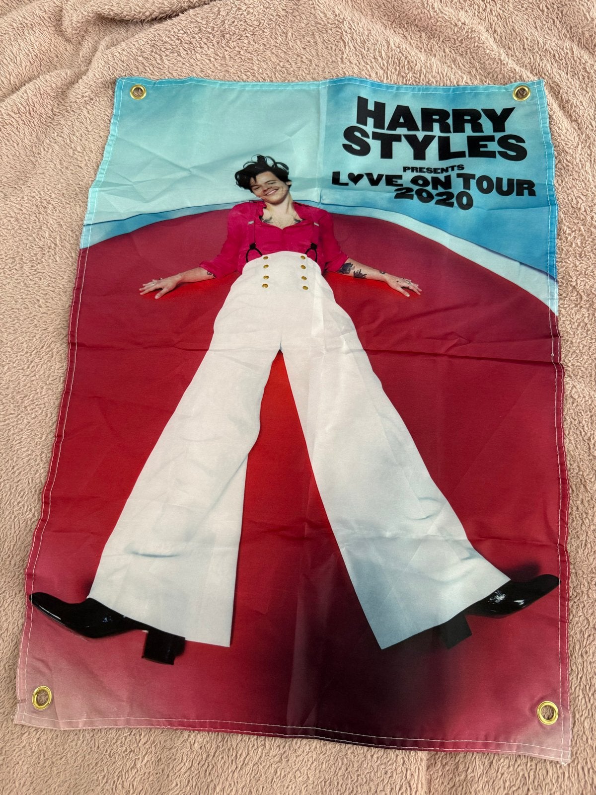 Harry Styles Love on Tour 2020 VIP Vlag Poster Nieuw, Ophalen of Verzenden, Nieuw, Poster, Artwork of Schilderij