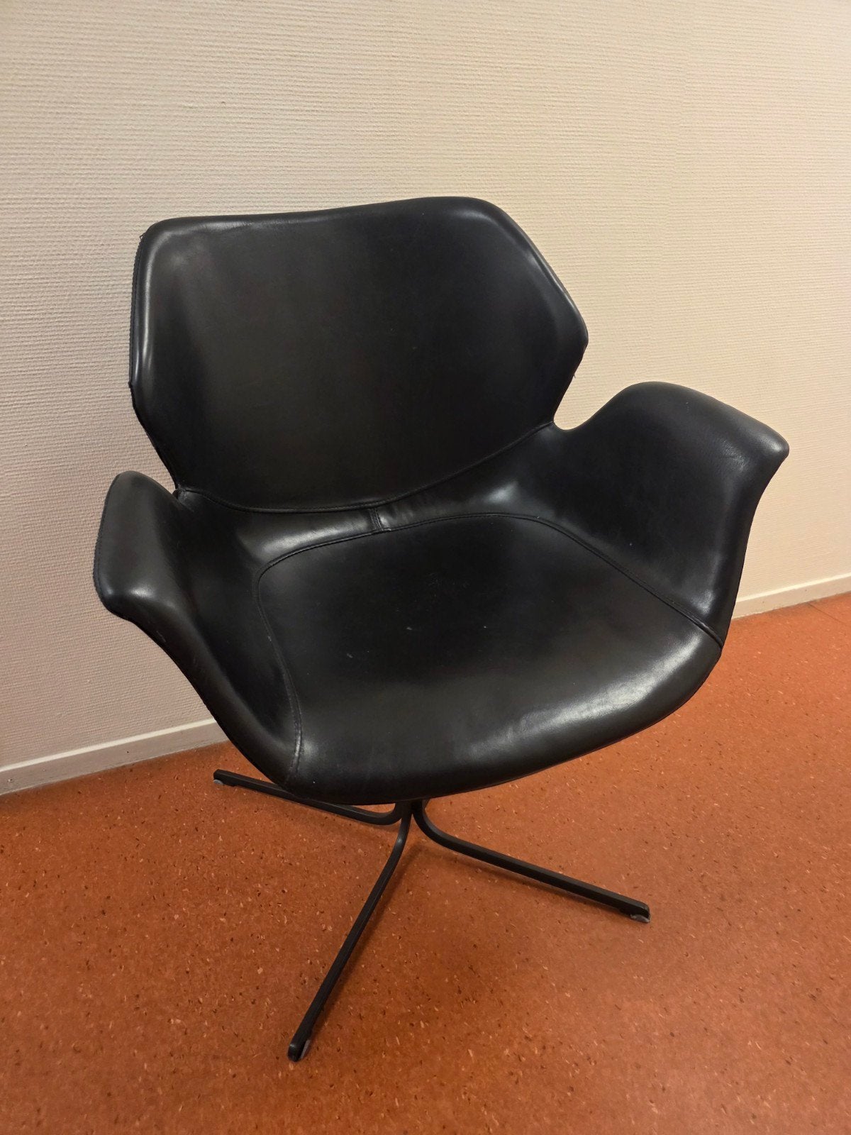 Zuiver Ridge Lounge Stoel Zwart Leer leren, Ophalen, Modern, Lounge, Zwart, Zo goed als nieuw
