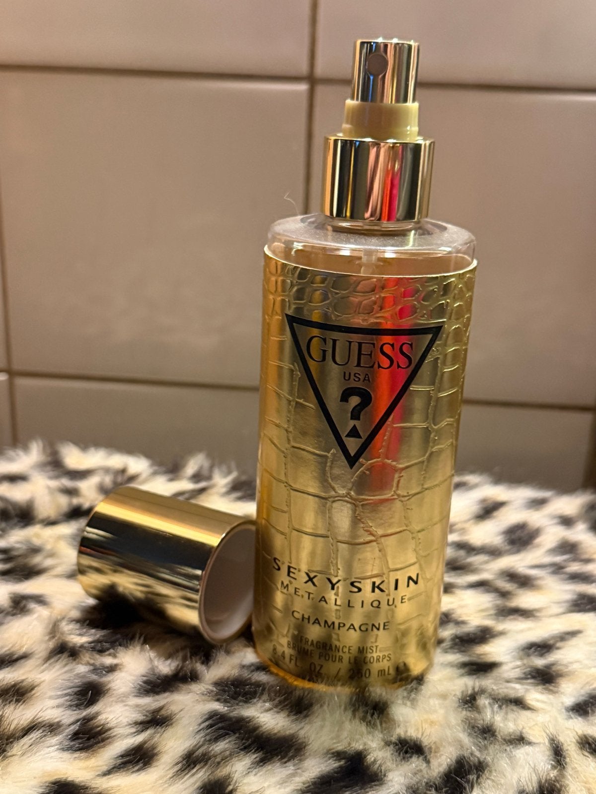 Guess Sexy Skin Metallique Champagne Fragrance Mist, Ophalen of Verzenden, Gebruikt