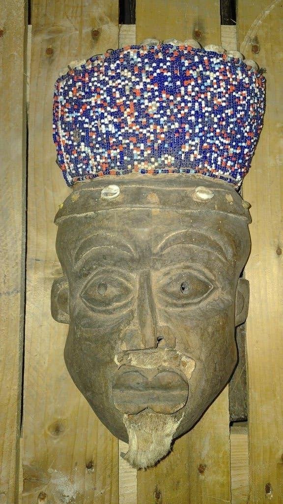 afrikaans masker met kralen en schelpen, Hout, Afrika, Ophalen of Verzenden, Houtsnijwerk