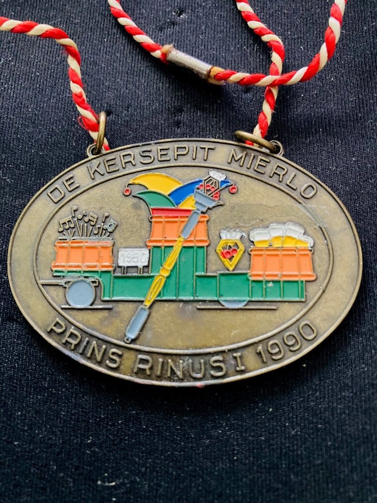 Carnaval onderscheidingen CV de Kersepit Mierlo, Ophalen of Verzenden, Overige materialen, Nederland