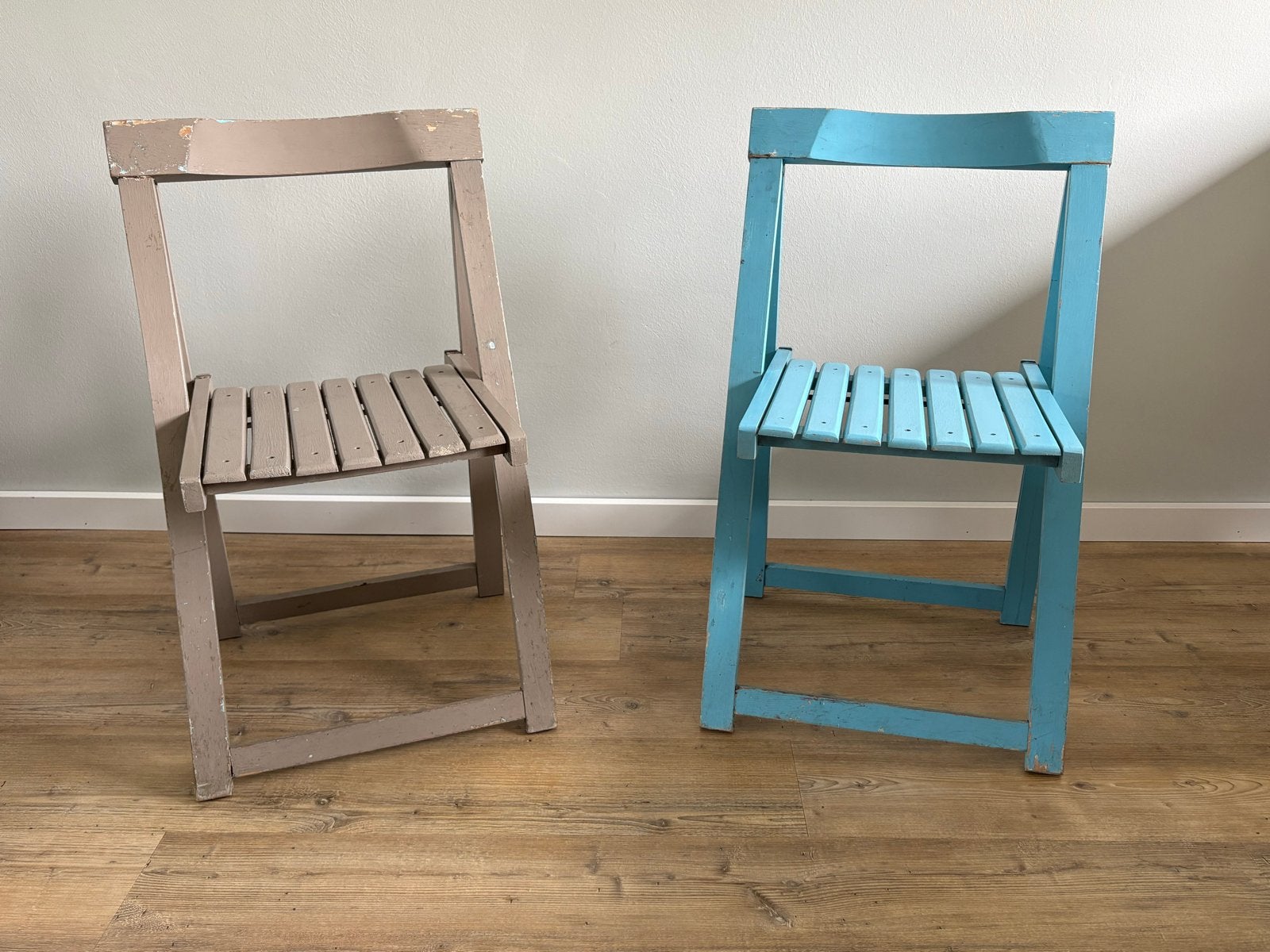 Set van 2 design vintage houten klapstoelen, Ophalen of Verzenden