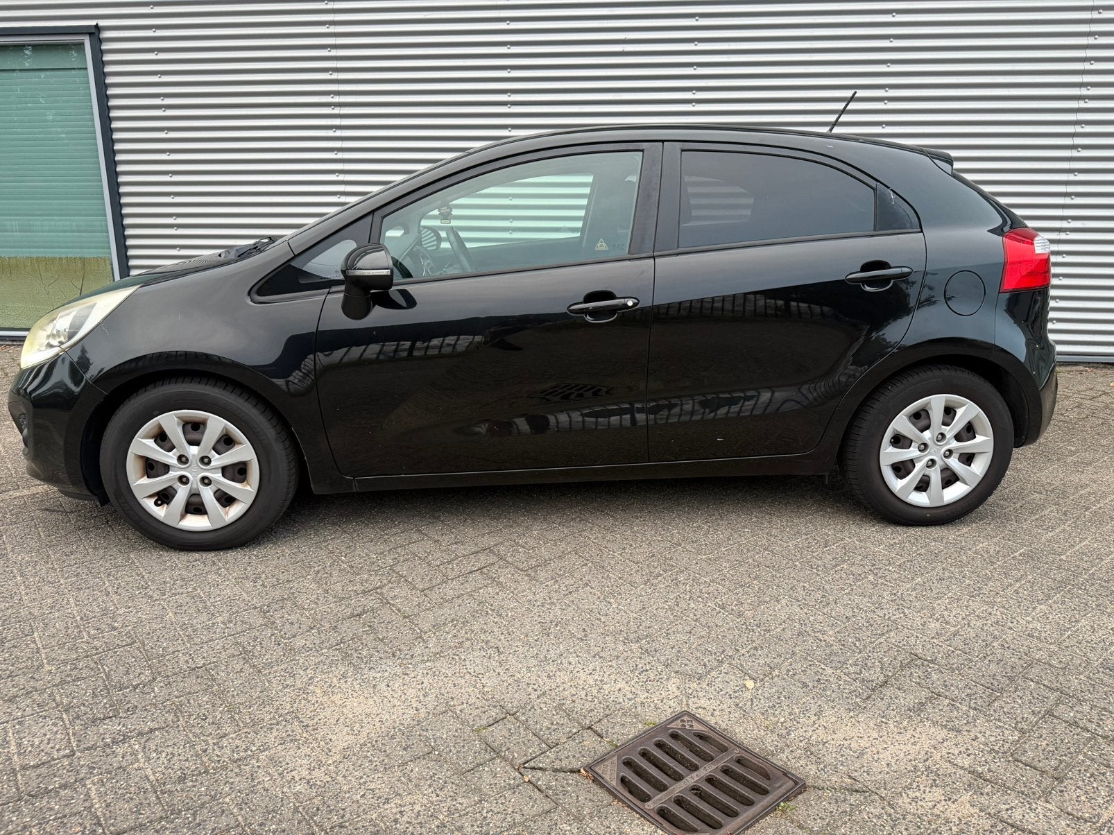 Foto 3 van Kia Rio 1.2 I 5DRS 2012 Zwart super pack. Navigatie,airco.