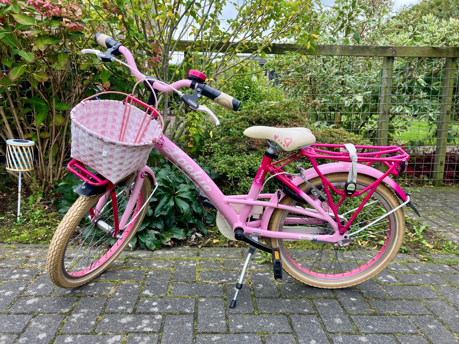 Roze Loekie kinderfiets 20 inch met mandje