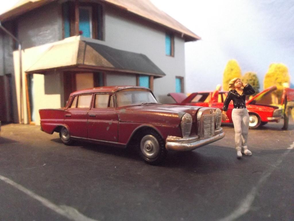 1/45 Mercedes Benz W111 220S - Gama, Ophalen of Verzenden, Gebruikt, Auto, Overige merken