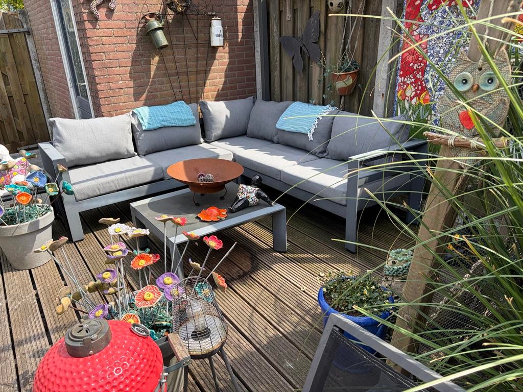 Hoek loungeset met kussens en Keter kussenbox, 5 zitplaatsen, Aluminium, Ophalen of Verzenden, Zo goed als nieuw