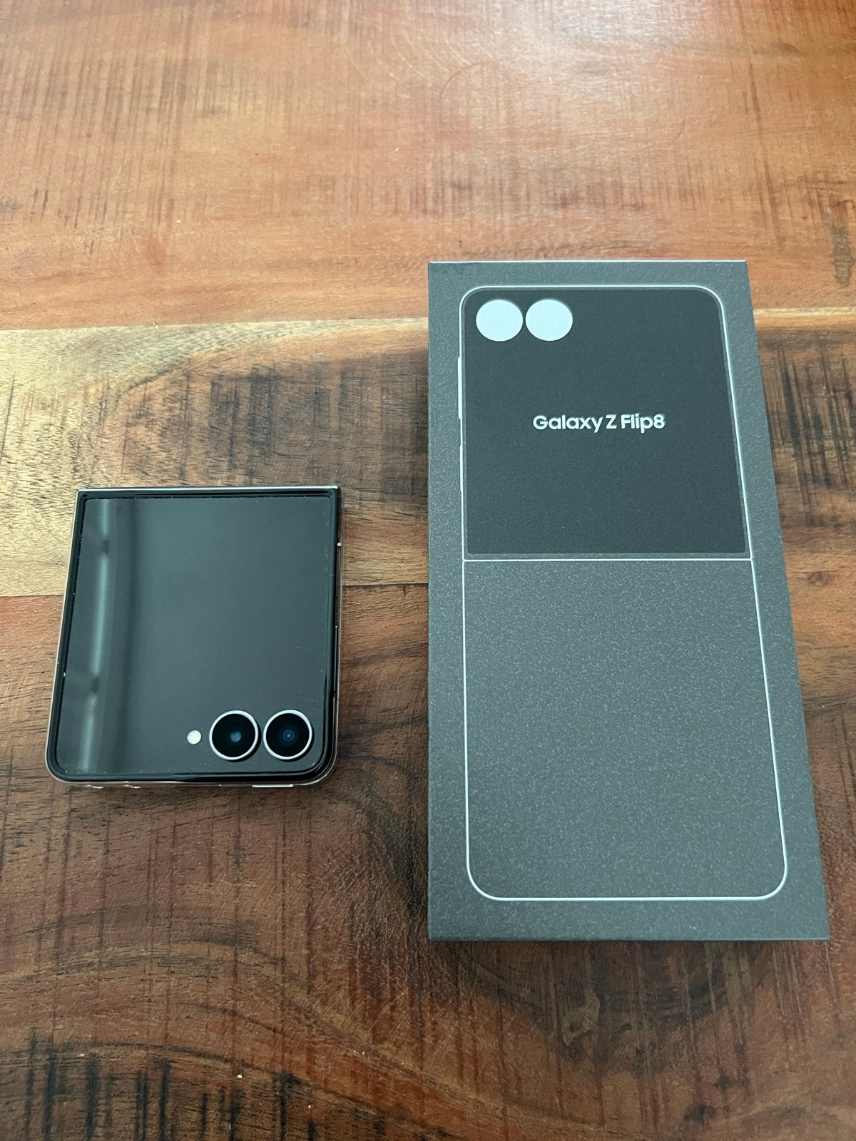 Samsung Galaxy Z Flip 8 - Nieuw