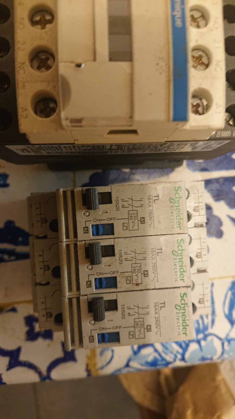 3 stuks Schneider impulsschakelaars 16 ampere, Ophalen of Verzenden, Gebruikt, Overige typen