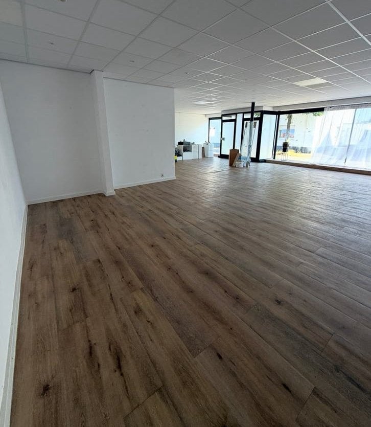 Winkel/Kantoorruimte te huur, 400m2 nabij Enschede