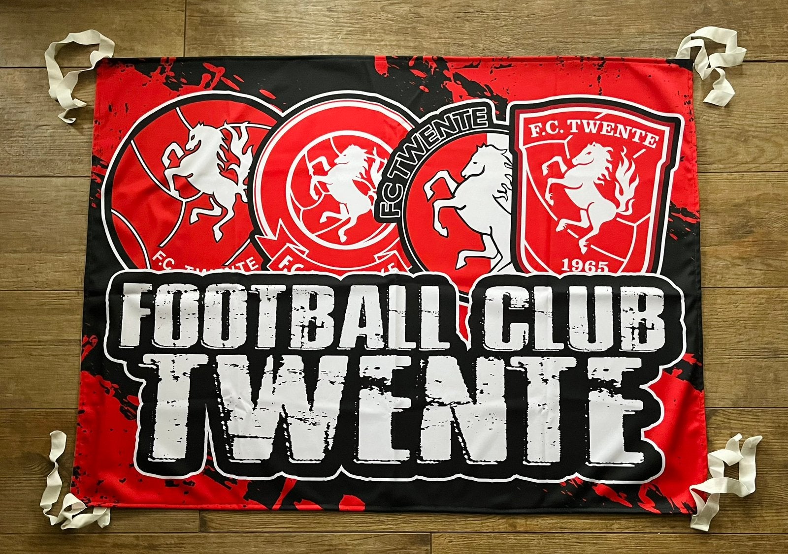 FC twente vlag te koop + 25 gratis stickers, Ophalen of Verzenden, Nieuw, F.C. Twente, Poster, Plaatje of Sticker