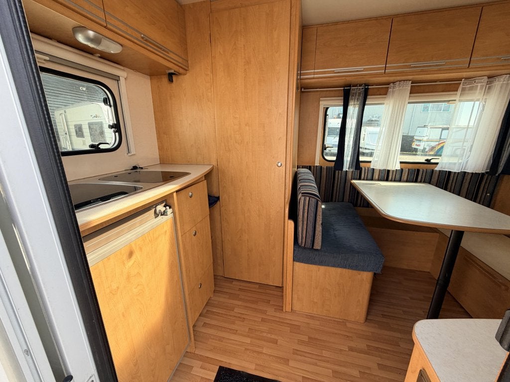 Sterckeman Starlett 420 CP Lichtgewicht! BJ2010, Caravans en Kamperen, Sterckeman, Kachel, Bedrijf, Treinzit