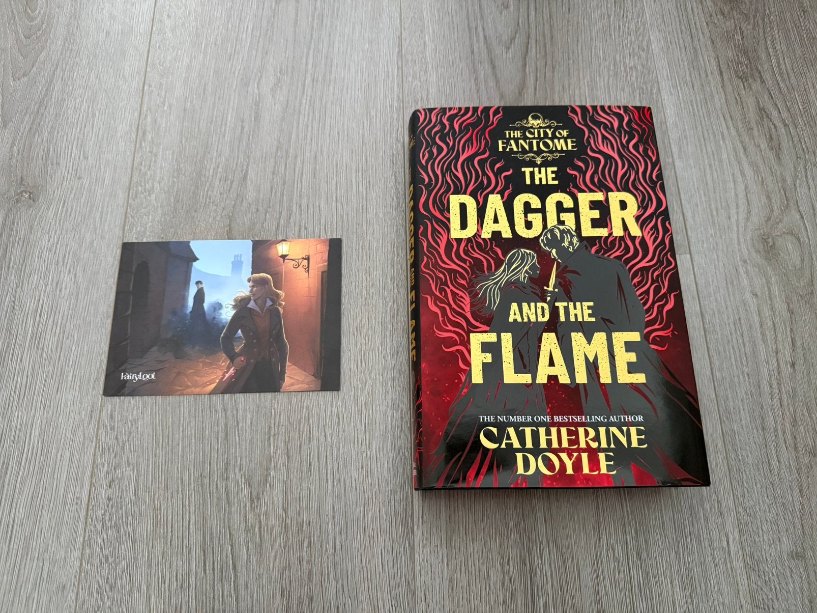 The Dagger and the Flame - Catherine Doyle [Fairyloot], Ophalen of Verzenden, Zo goed als nieuw
