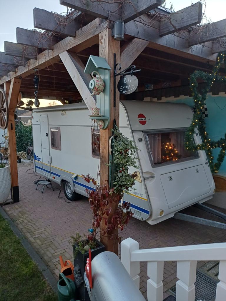 Burstner 400 TS - Compacte en complete caravan uit 2002, Caravans en Kamperen, Kachel, Treinzit, Dwarsbed, Particulier