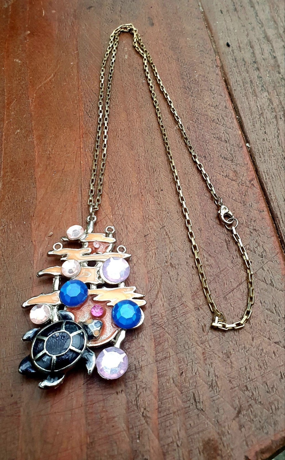 Schildpad ketting met kleurrijke stenen, Ophalen of Verzenden, Gebruikt, Overige materialen, Met kristal