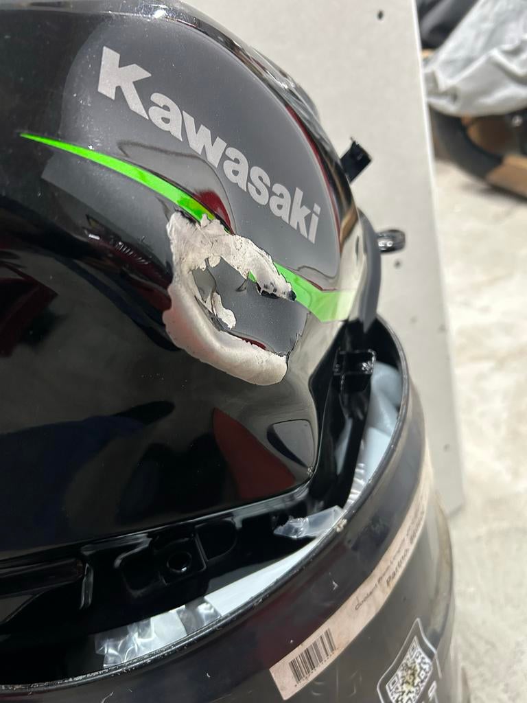 Kawasaki 650 ninja /z650 schade tank kleine deuk, Ophalen of Verzenden, Gebruikt
