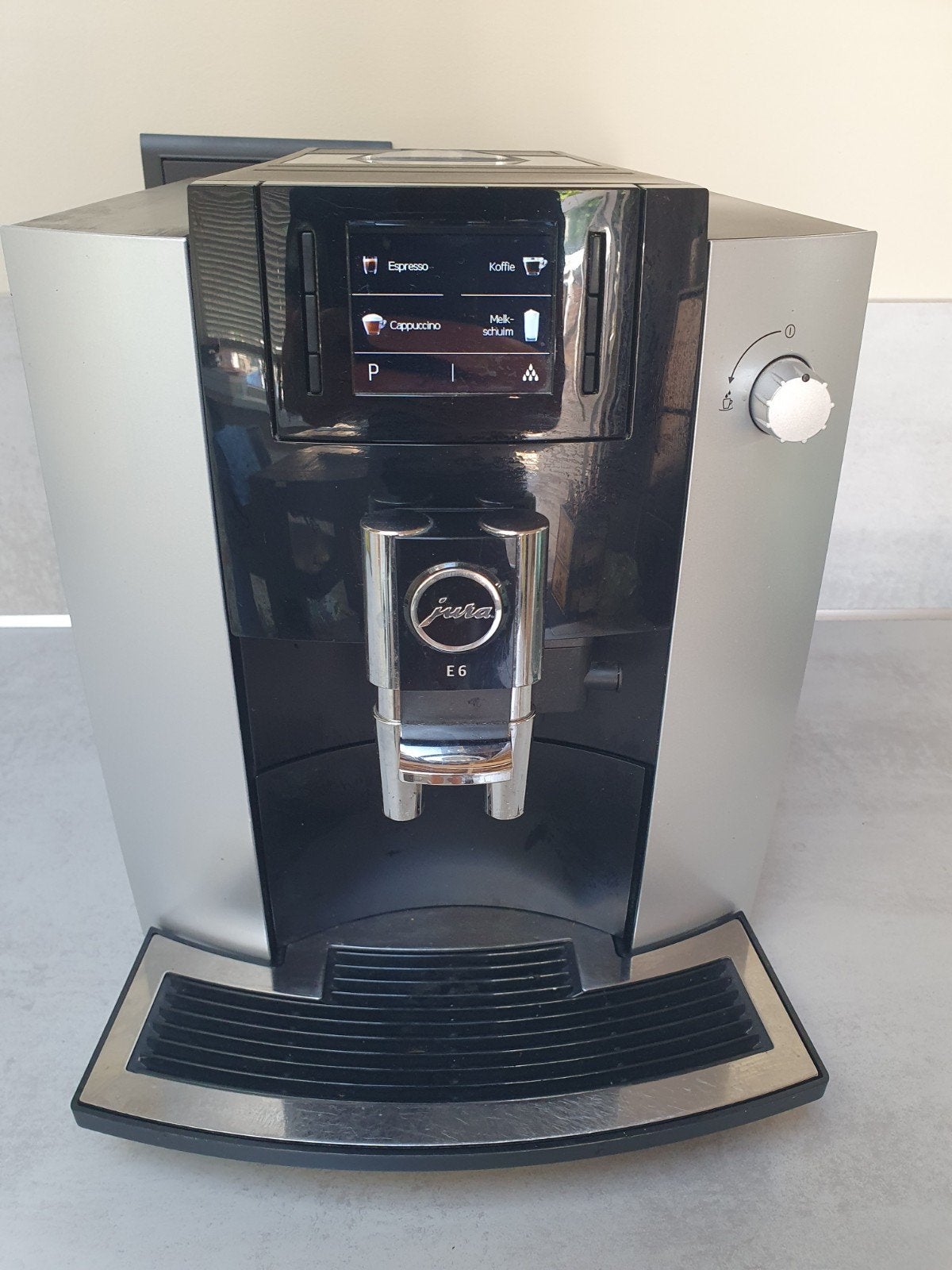 Jura E6 Volautomatische Espressomachine - Zilver/Zwart, Koffiemachine, Ophalen of Verzenden, Zo goed als nieuw, Afneembaar waterreservoir