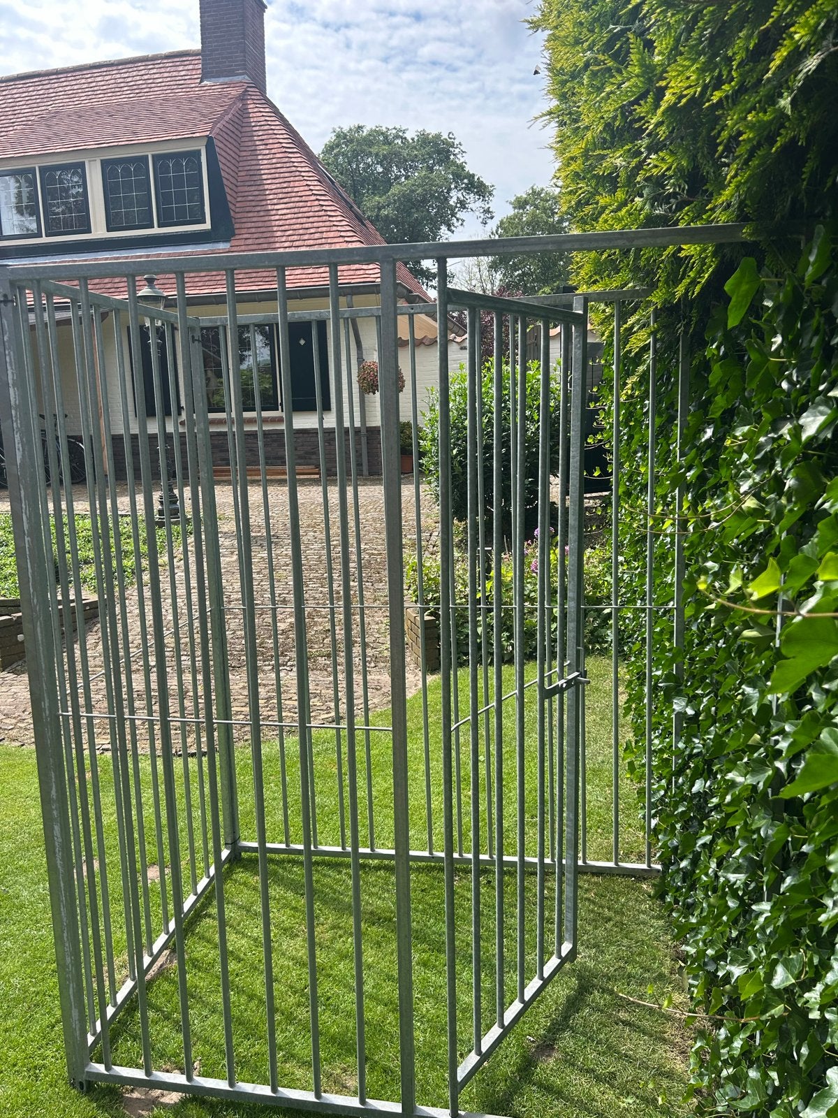 Hondenkennel van verzinkt staal – 150 x 100 x 180 cm, Ophalen, Zo goed als nieuw