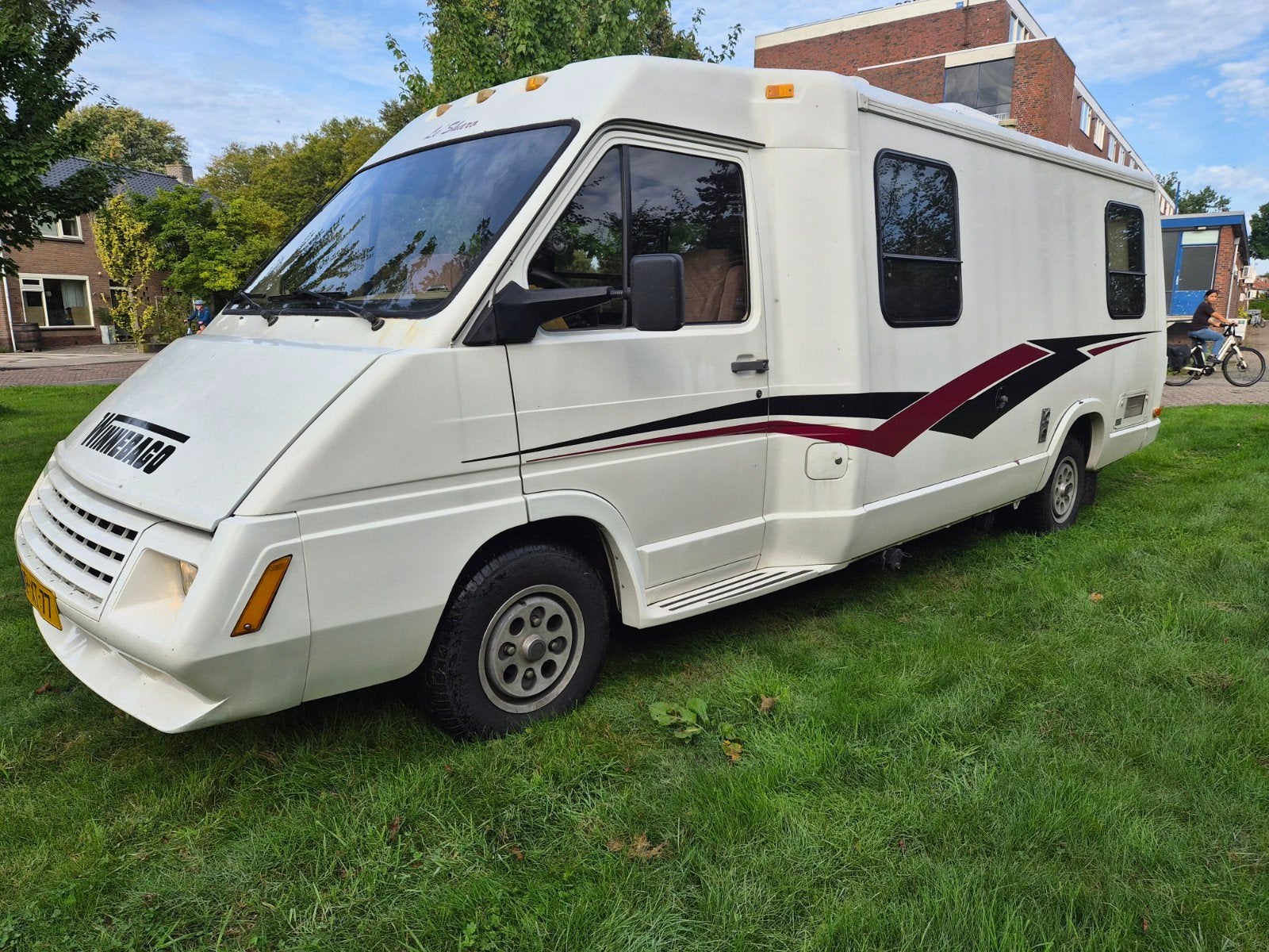 Foto 21 van BENZINE AUTOMAAT WINNEBAGO LE SHARO 2X AIRCO