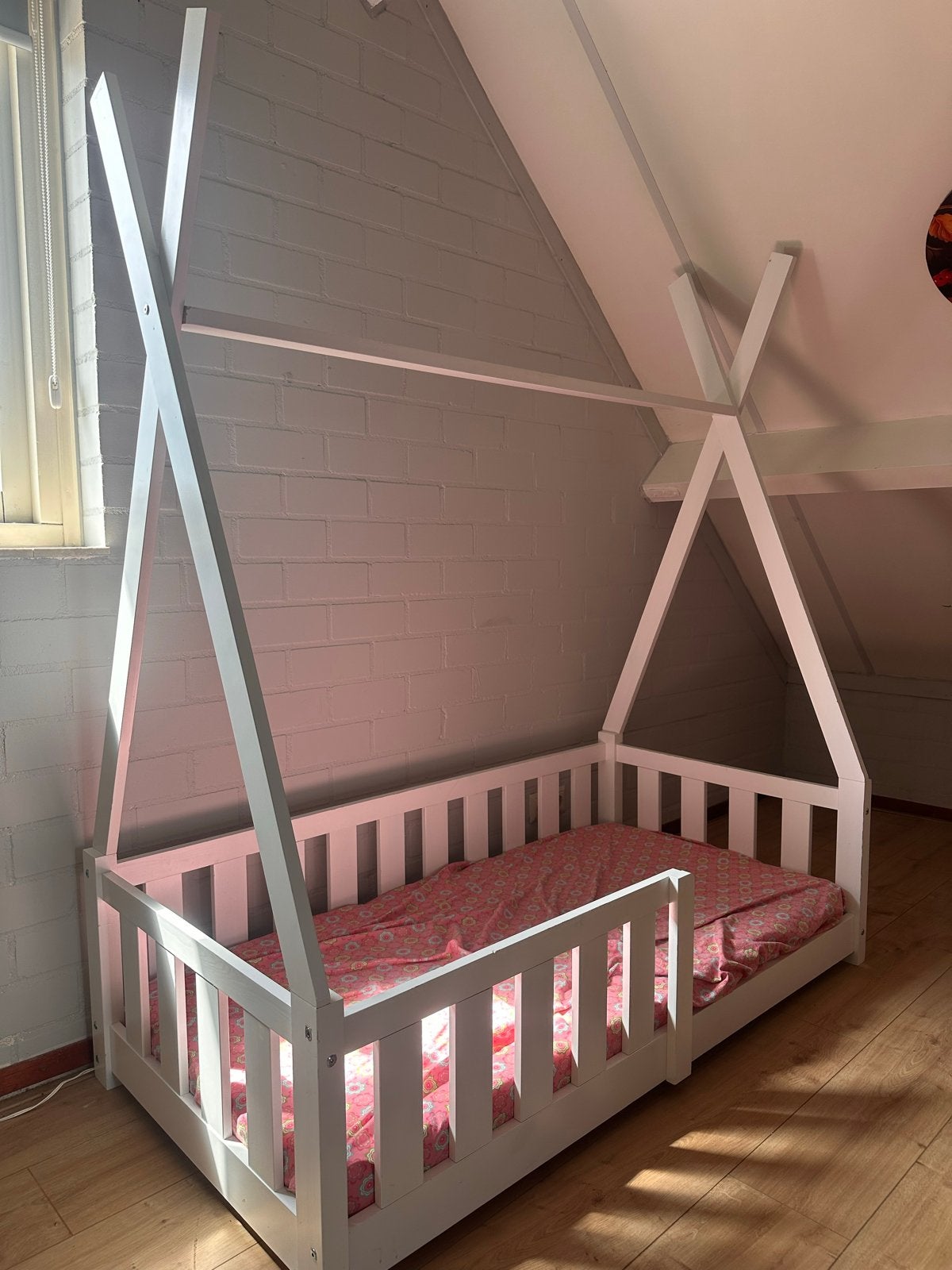 Gratis Kinderbed Tipi met uitvalbeveiliging 140x70 cm wit, Ophalen, Gebruikt, 70 tot 85 cm, 140 tot 160 cm