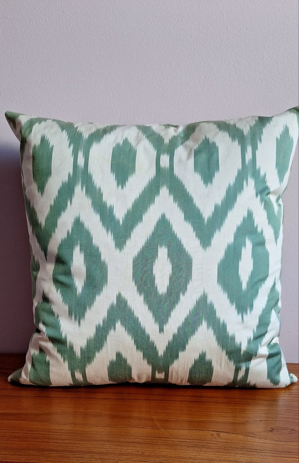 Sierkussen 50x50 cm - Groen/Wit Ikat Patroon, Gebruikt, Dubbelzijdig, Ophalen of Verzenden, Groen