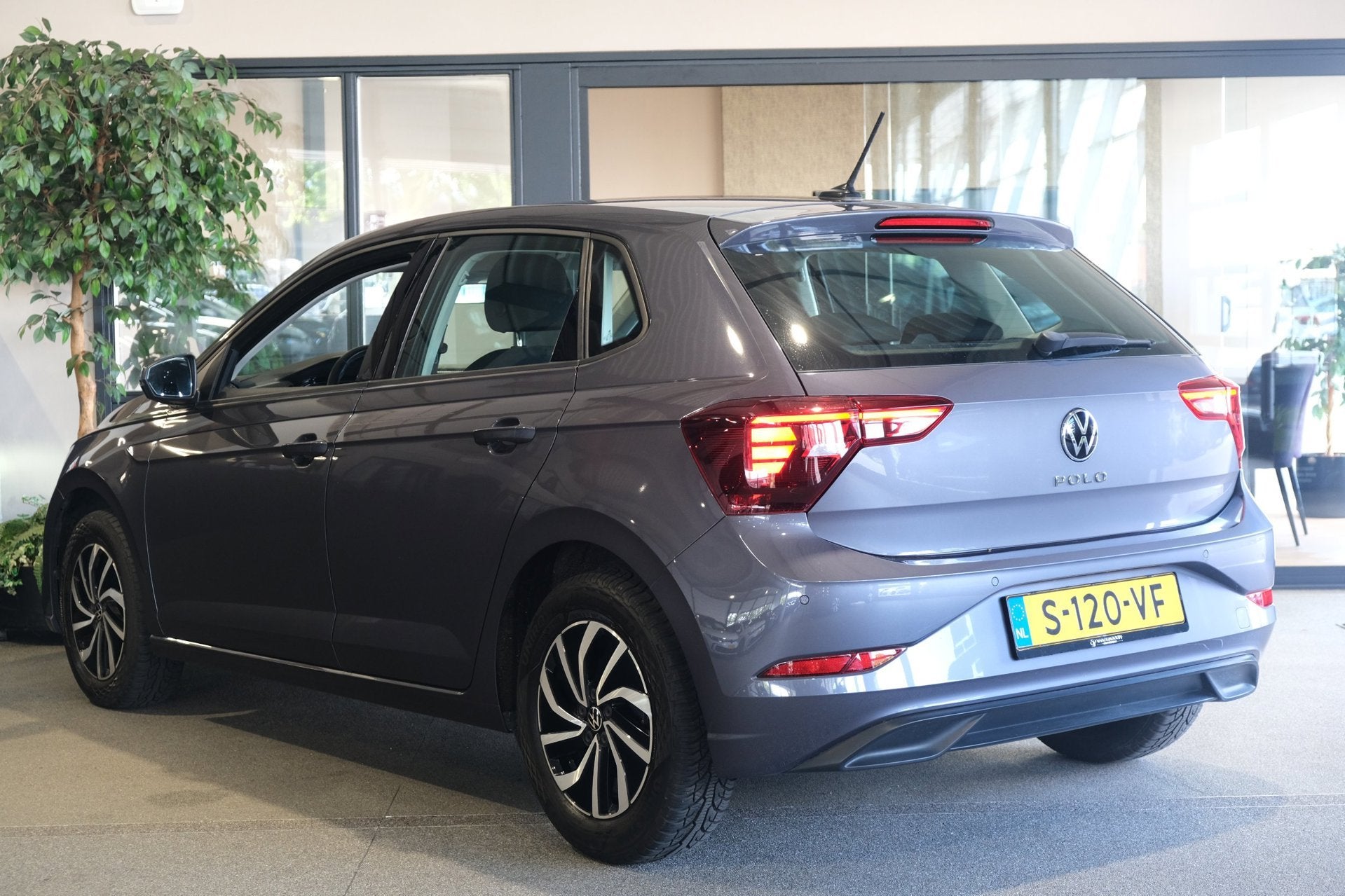 Volkswagen Polo 1.0 TSI Life Business Viritual Navi Carplay, Voorwielaandrijving, Dealer onderhouden, Stof, Gebruikt