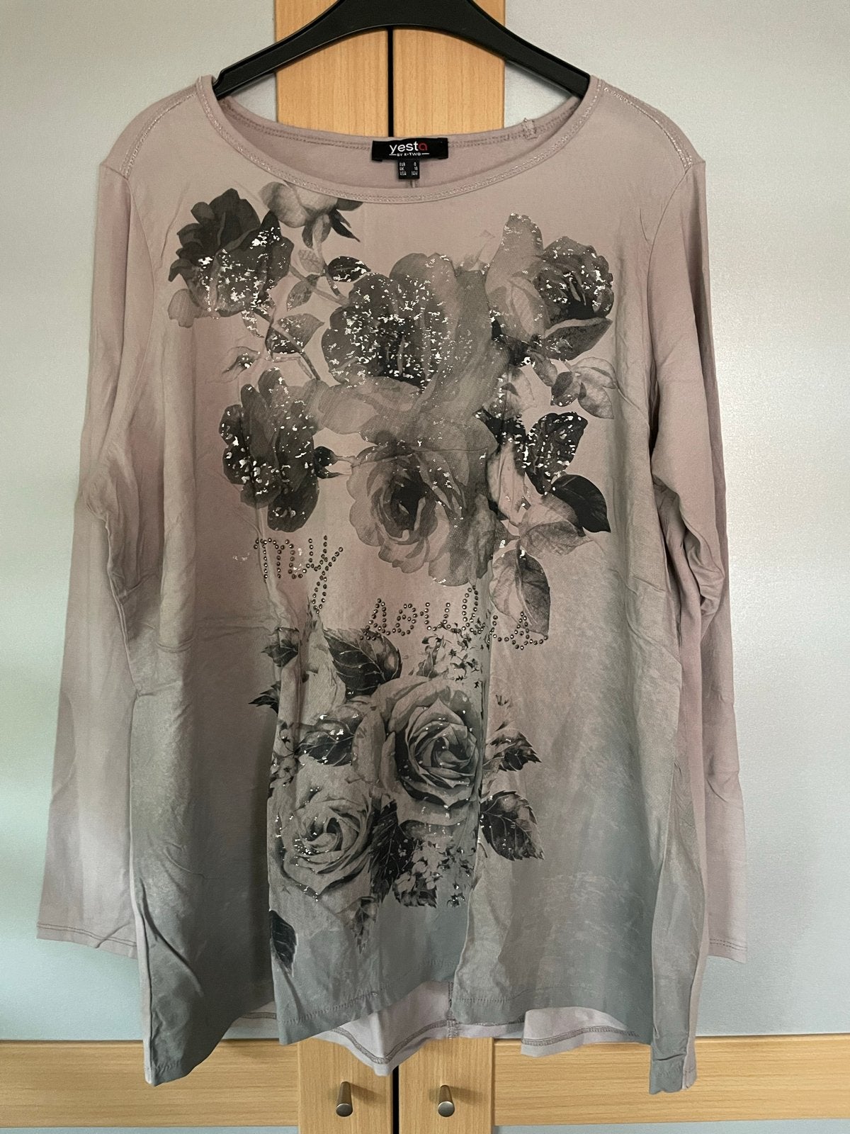 Yesta shirt maat 18 met rozenprint, Kleding | Dames, Verzenden, Maat 46/48 (XL) of groter, Grijs, Lange mouw