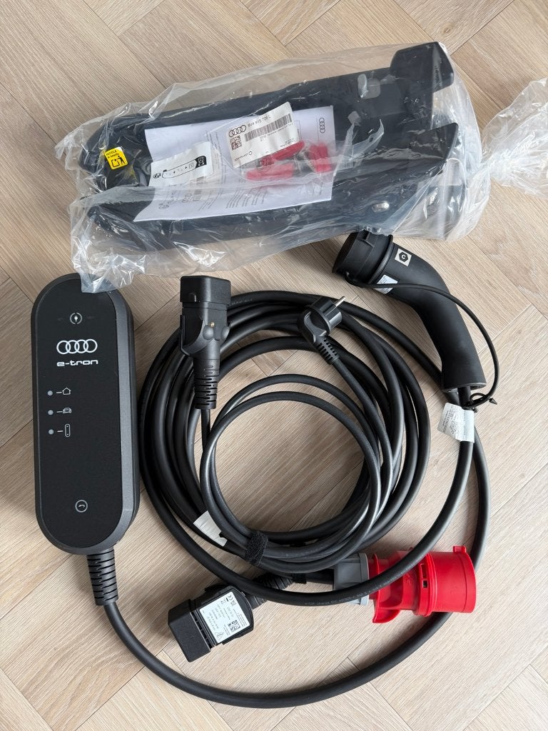 Originele Audi e-tron laadpaal 11 kW + wandhouder compleet, Ophalen, Nieuw, Laadpaal en Laadkabel