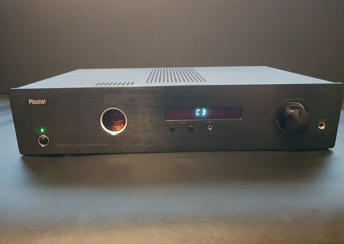 Magnat MA 600 hybride stereo versterker, Audio, Tv en Foto, Ophalen of Verzenden, Zo goed als nieuw