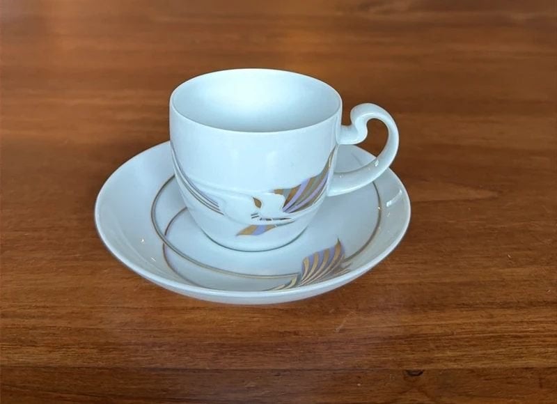 Rosenthal Asimmetria Goldblume kop en schotel, Ophalen of Verzenden, Zo goed als nieuw, Porselein, Kop en/of schotel