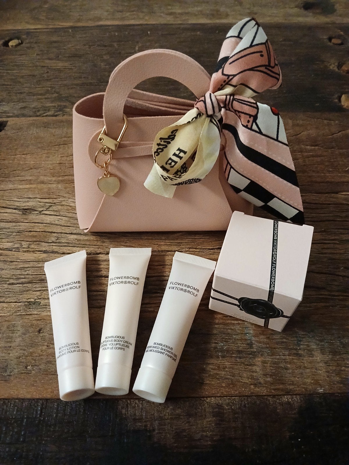 Viktor&Rolf Flowerbomb Mini Set - Eau de Parfum & Body, Ophalen of Verzenden, Nieuw
