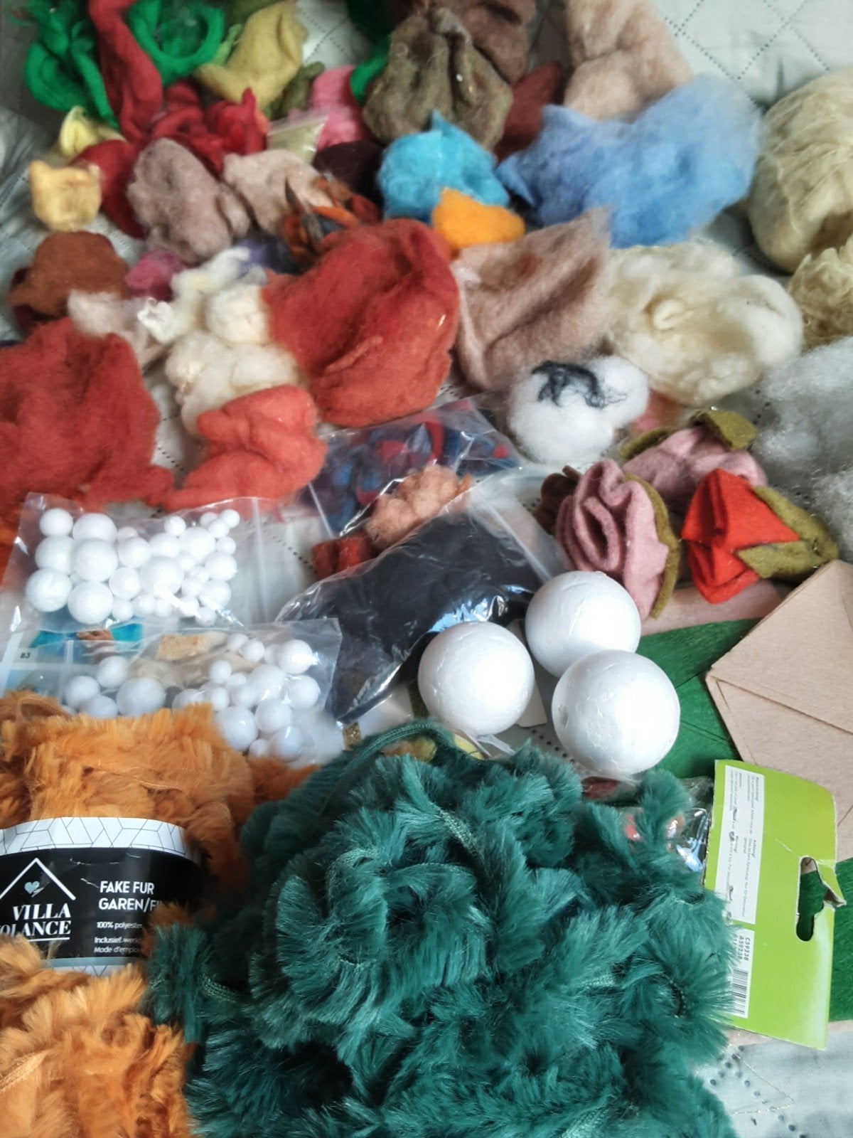Groot vilt pakket: wol, garen, piepschuim en meer, Verzenden, Textiel, Meerkleurig, Zo goed als nieuw