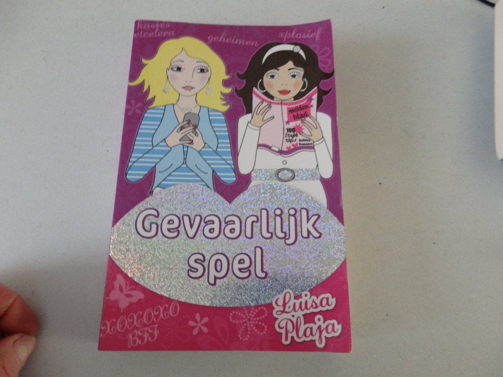 Gevaarlijk spel , Luisa Plaja, Ophalen of Verzenden, Zo goed als nieuw