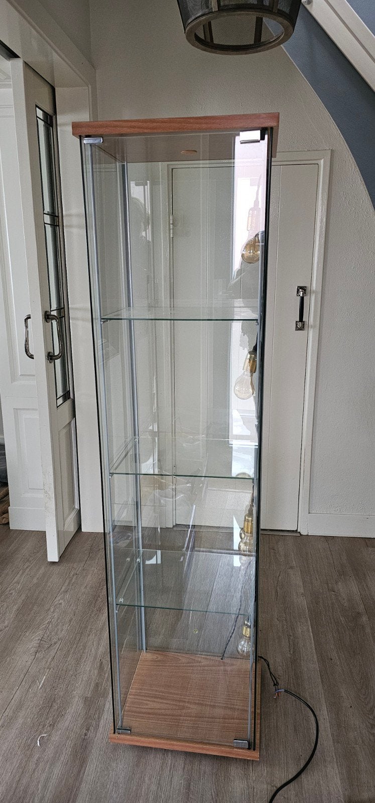 Glazen Vitrinekast met Houten Details, Met plank(en), Minder dan 50 cm, Overige houtsoorten, Ophalen of Verzenden