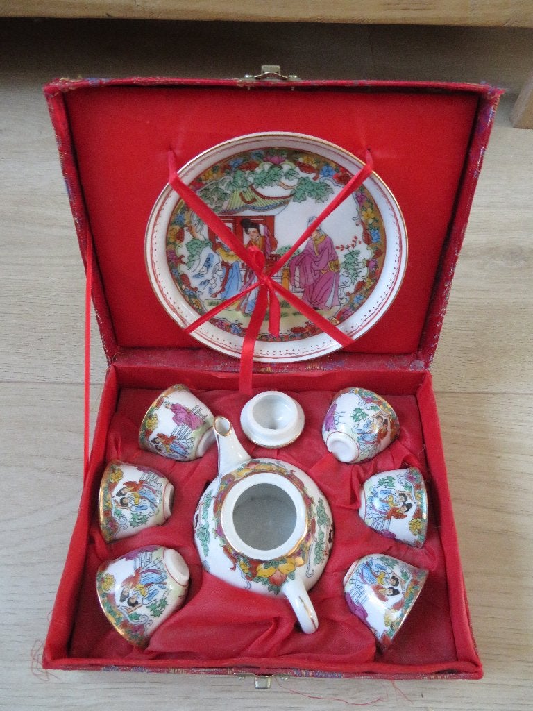 Chinese theeset in doos set theekopjes miniatuur kistje, Ophalen of Verzenden, Zo goed als nieuw, Porselein, Compleet servies