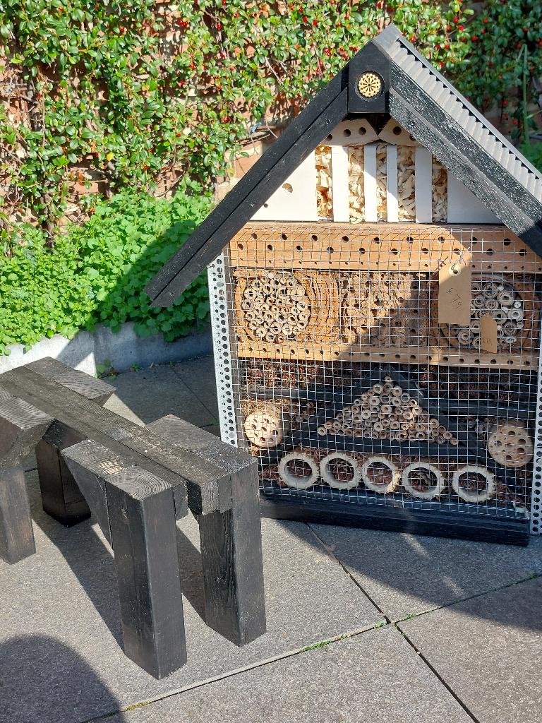 EXCLUSIF INSECTENHOTEL, Ophalen, Zo goed als nieuw