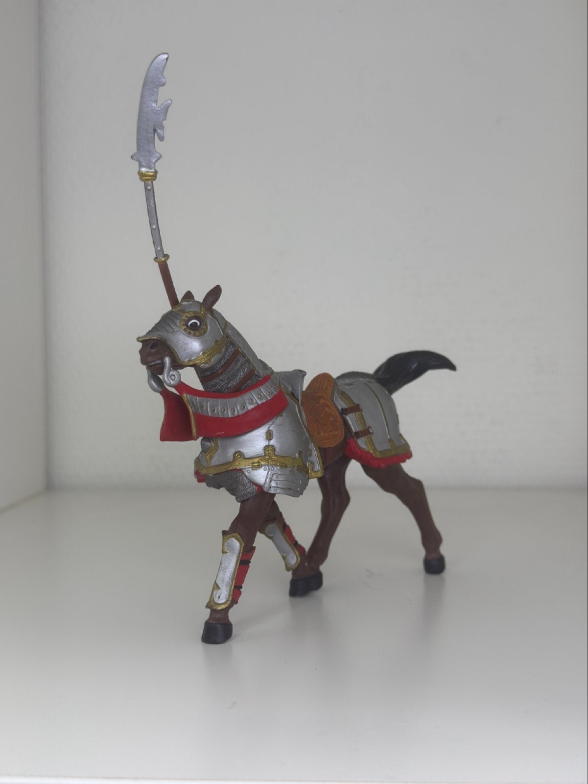 Plastoy Ridderpaard in Harnas met Lans (Zilver/Rood), Ophalen of Verzenden, Zo goed als nieuw