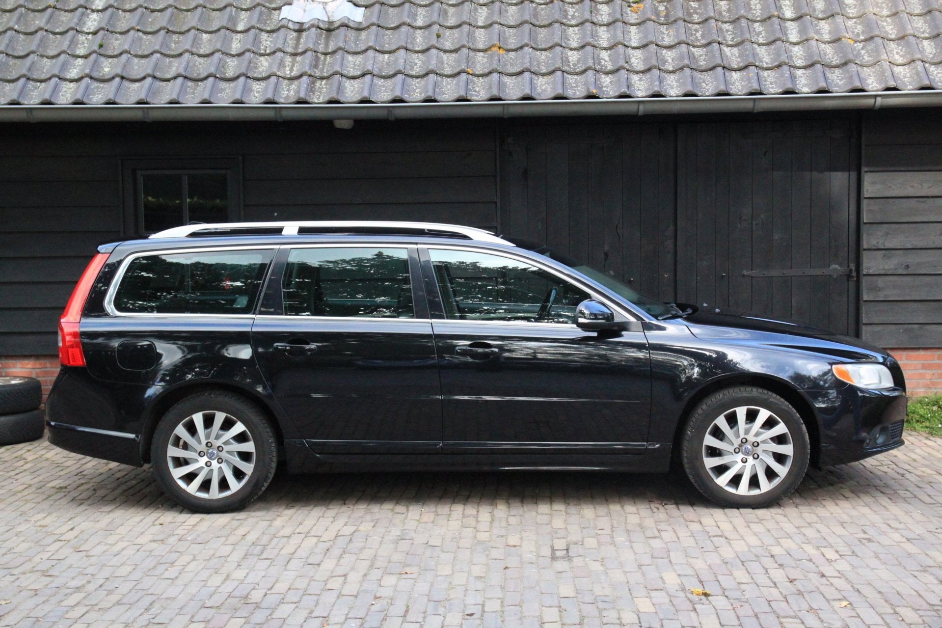 Volvo V70 1.6 T4 Limited Edition Elek-Dak/Xenon/Leer/Parkeer, Gebruikt, Zwart, Zwart, 1600 kg