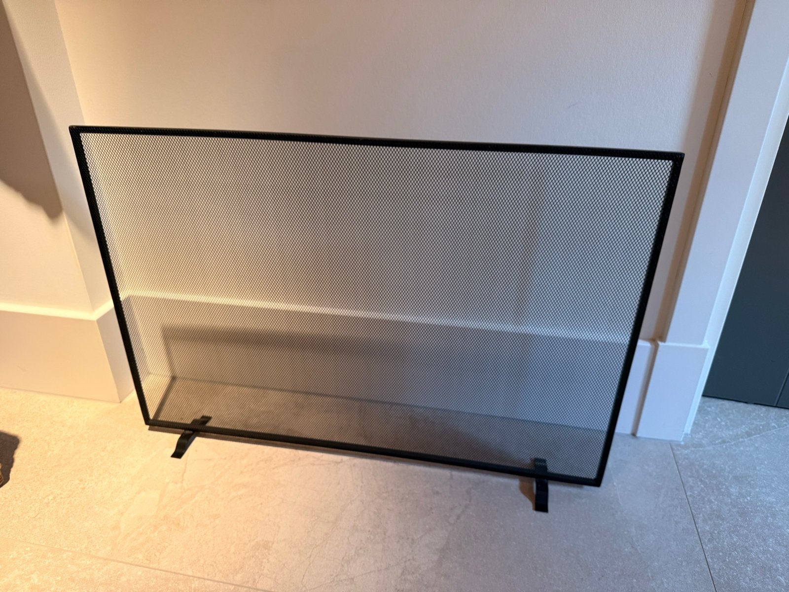 Haardscherm met ijzeren frame en gaas, 80x55 cm, Zwart, Ophalen of Verzenden, Zo goed als nieuw, Metaal