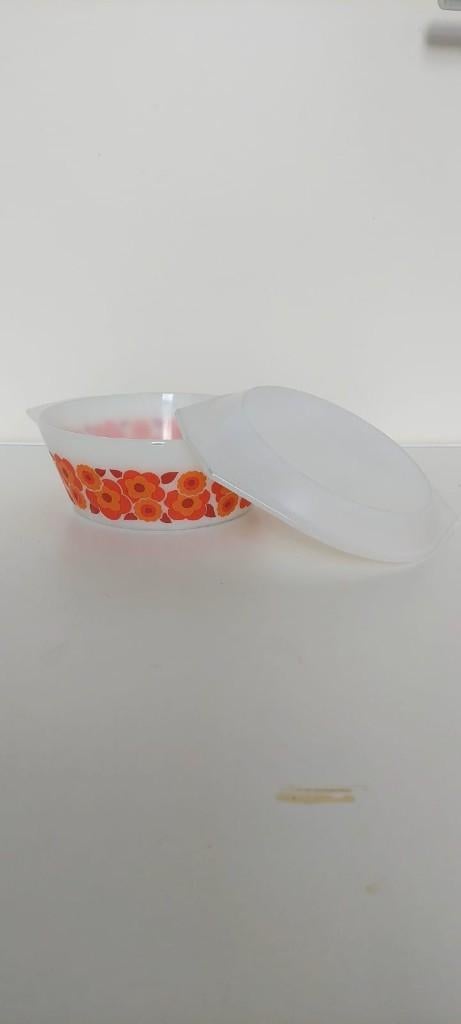 Vintage Arcopal Lotus schaal + deksel oranje jaren 70, Huis en Inrichting, Keuken | Servies, Eu, Eu, Ophalen of Verzenden, Overige stijlen