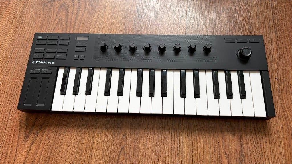 Komplete Kontrol M32, Ophalen of Verzenden, Zo goed als nieuw