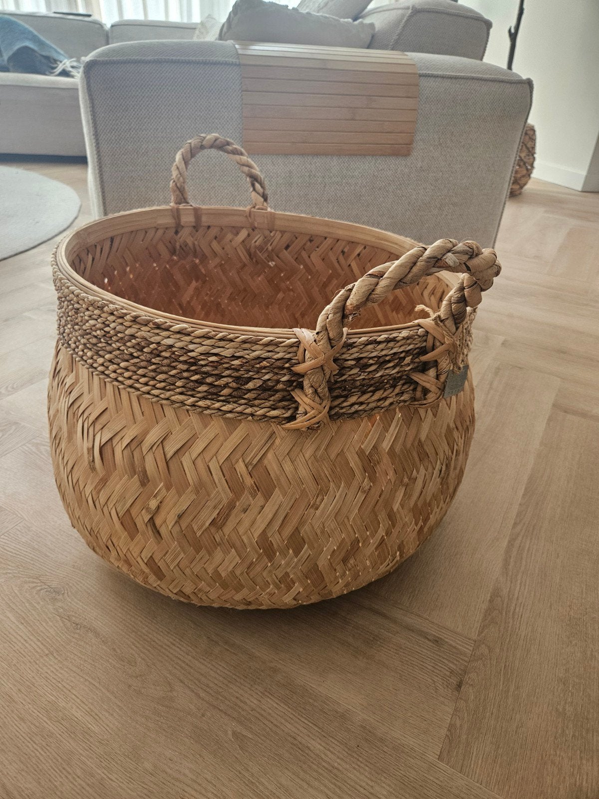 Prachtige rieten mand met handvatten, Huis en Inrichting, Ophalen, Mand, Rond, Nieuw