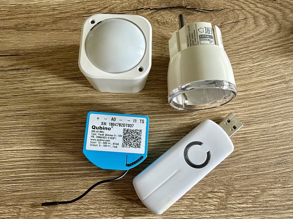 Setje Z-wave (Z-Stick, Multisens, 230V plug en 0-10v dimmer), Hobby en Vrije tijd, Ophalen of Verzenden, Gebruikt