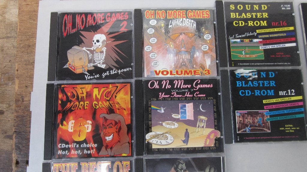 23 cdroms games warez ms-dos Windows 3.1 Windows 95, Ophalen of Verzenden