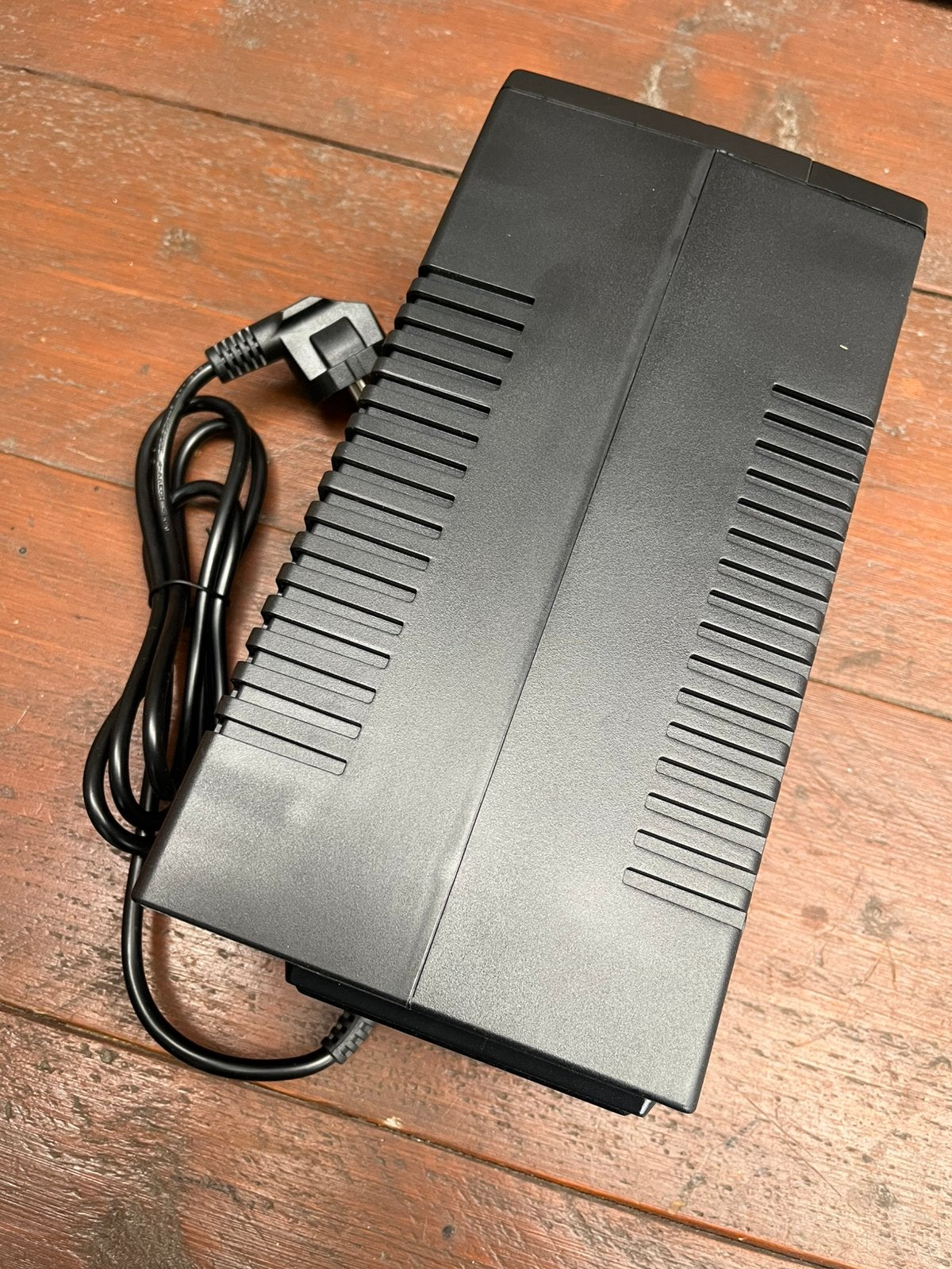 Hikvision DS-UPS600-R UPS 600VA / 360W noodstroomvoorziening, Computers en Software, Ophalen of Verzenden, Nieuw